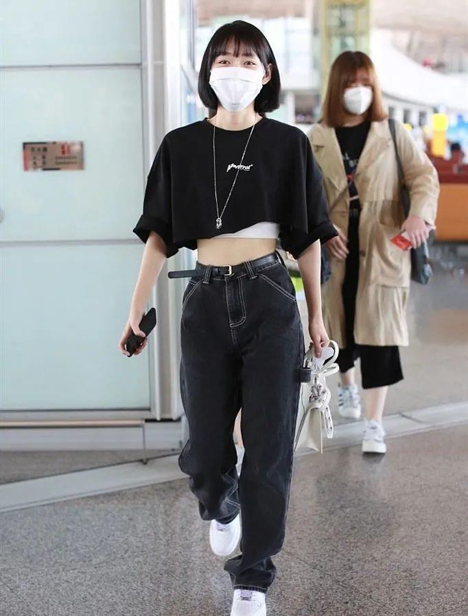 段奥娟这是瘦了多少穿露脐装配工装裤小蛮腰看得人太羡慕了