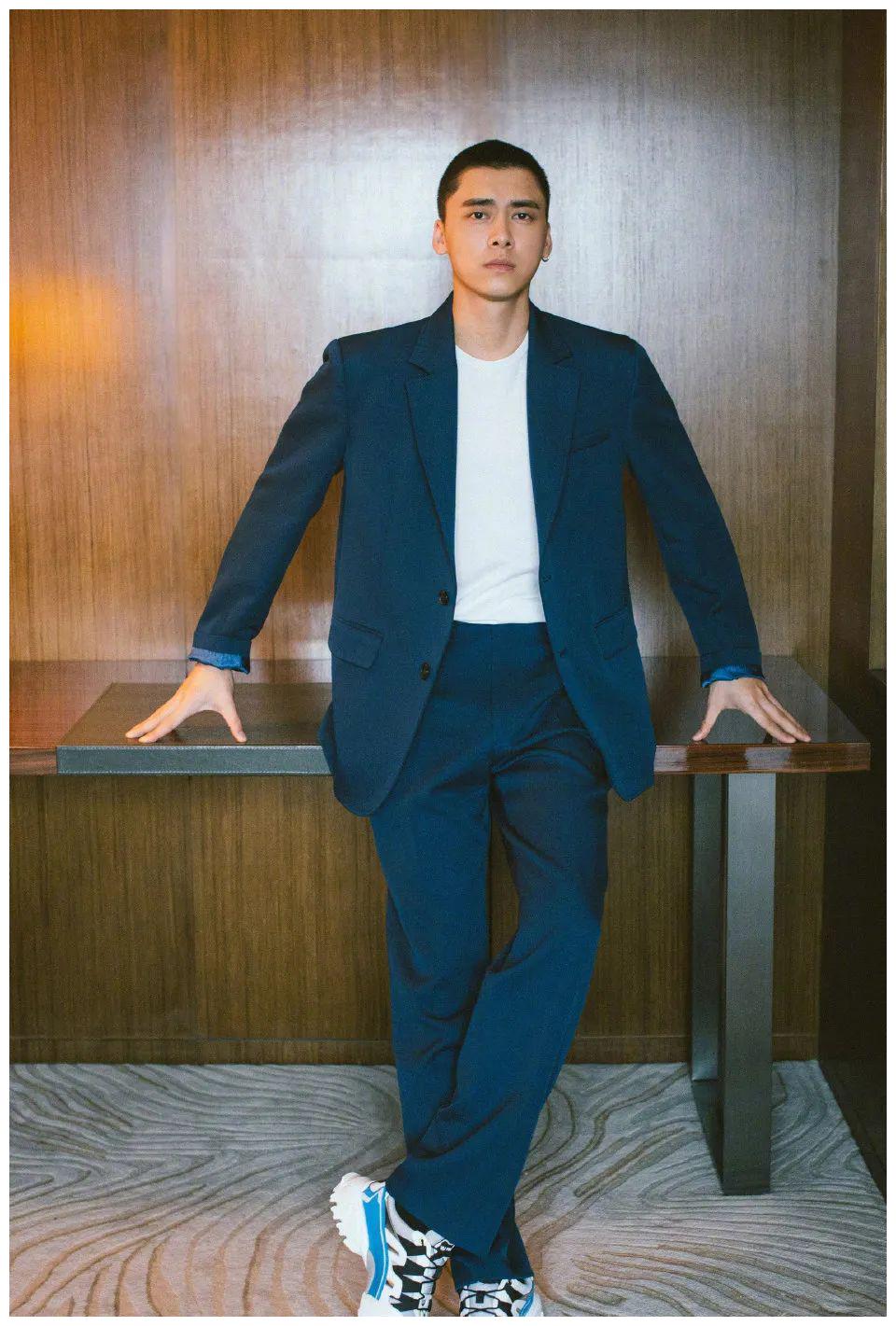 寸头男星有多撩人?李现,胡歌,易烊千玺.行走中的荷尔蒙!