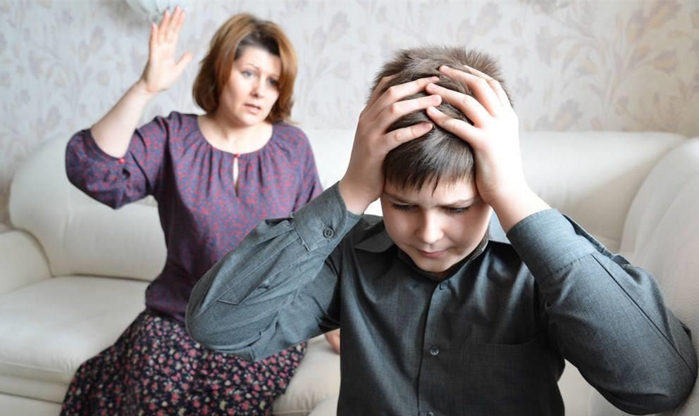 家长当着孩子的面吵架,不只是影响夫妻感情,孩子也会有性格缺陷