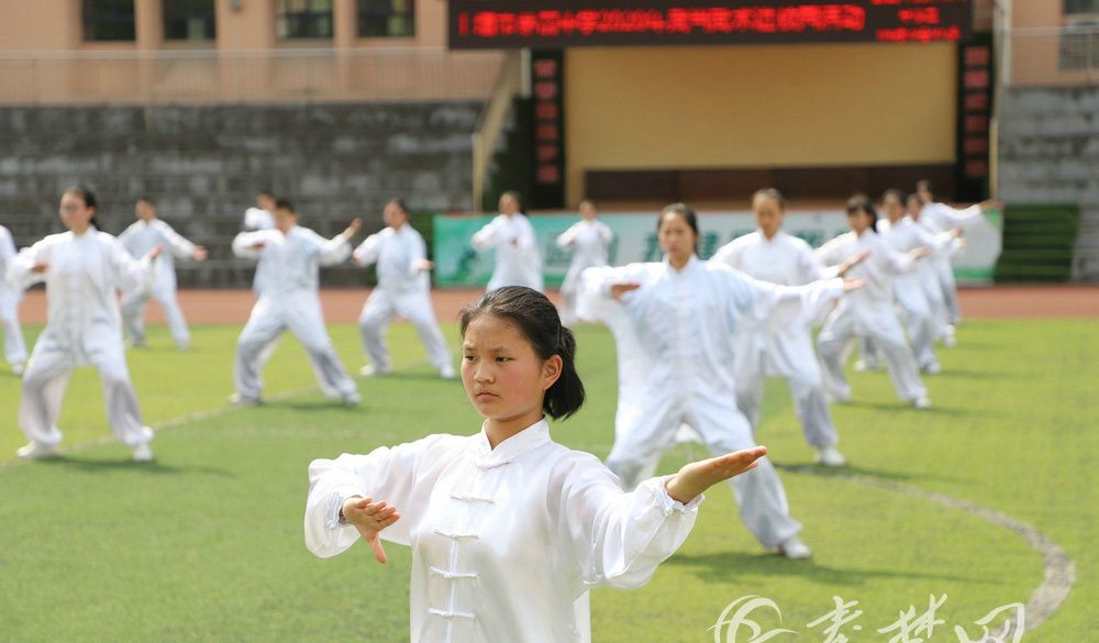 武当武术进校园,勤练太极强体魄