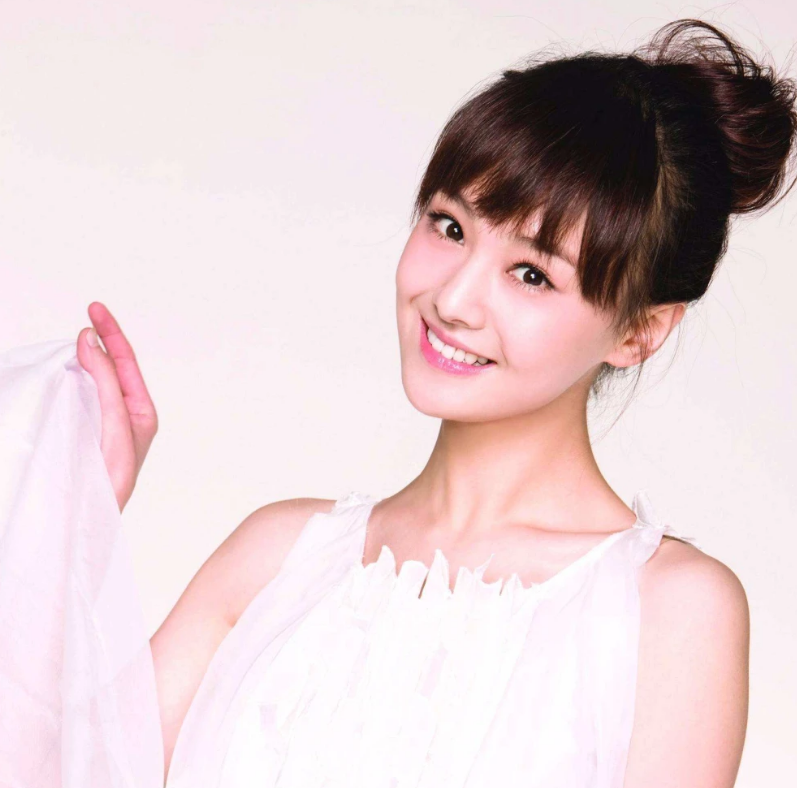 演傻白甜角色出名的女星,迪丽热巴第八,郑爽第二,唐嫣排第几?