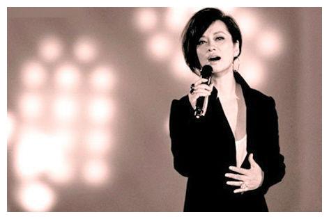 打败韦唯毛阿敏,却被亲弟弟砸致脑震荡,一代歌后靠做保姆为生休闲区蓝鸢梦想 - Www.slyday.coM 打败韦唯毛阿敏,却被亲弟弟砸致脑震荡,一代歌后靠做保姆为生休闲区蓝鸢梦想 - Www.slyday.coM