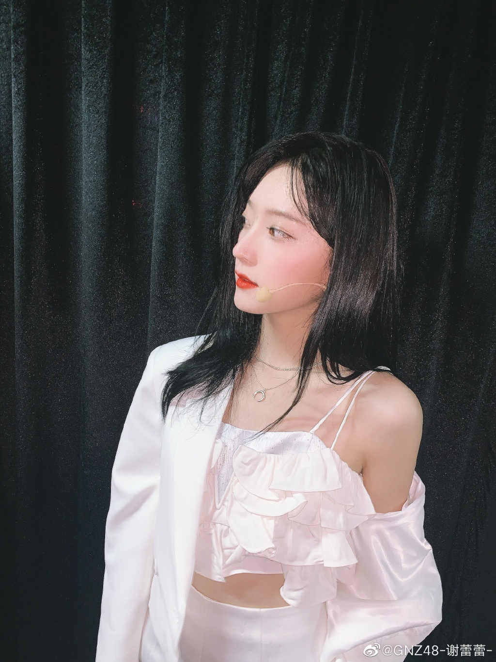 美少女歌手gnz48-谢蕾蕾迷人自拍写真美照