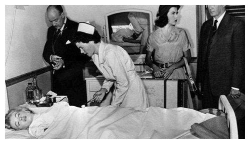 玛丽莲·梦露死亡现场照:表情安详|肯尼迪|梦露|玛丽莲·梦露_新浪