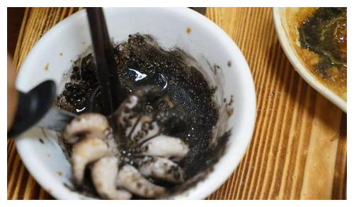 使用章鱼肚里的墨水写字会咋样日本小伙测试后结果令人意外