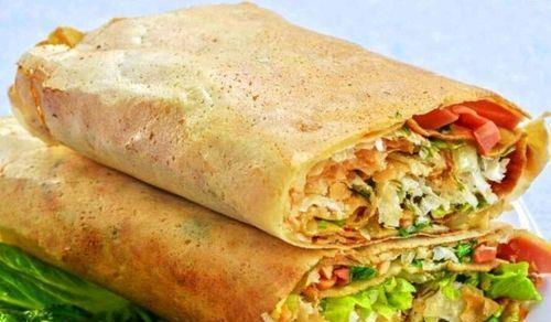 杂粮煎饼生意火爆老板说出秘密用心做网友小吃也有灵魂的