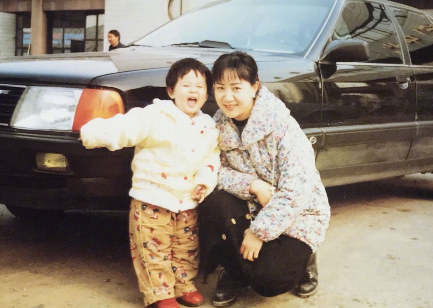 明星父母颜值有多高？胡歌爸爸绅士儒雅，赵露思爸爸酷似<a href=