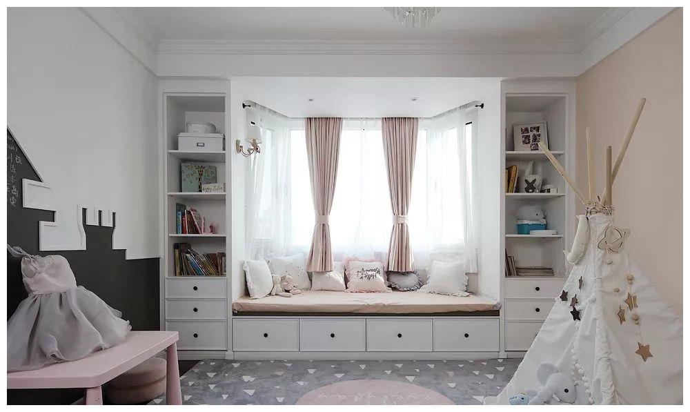 家里飘窗很鸡肋?学着这样装,功能多得堪比一间房,太实用了!