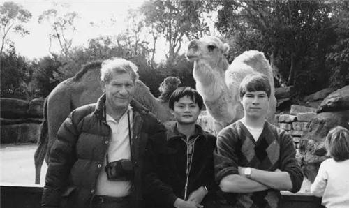 马云“落魄”时,澳洲夫妇资助他200元,如今,他用1个亿回报