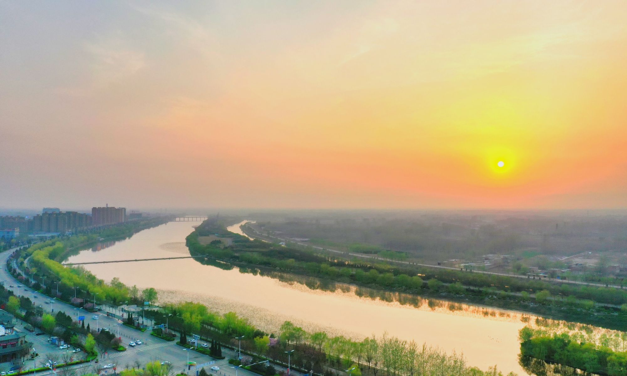 1 / 6 上帝视角看洪洞,霞映汾河公园.