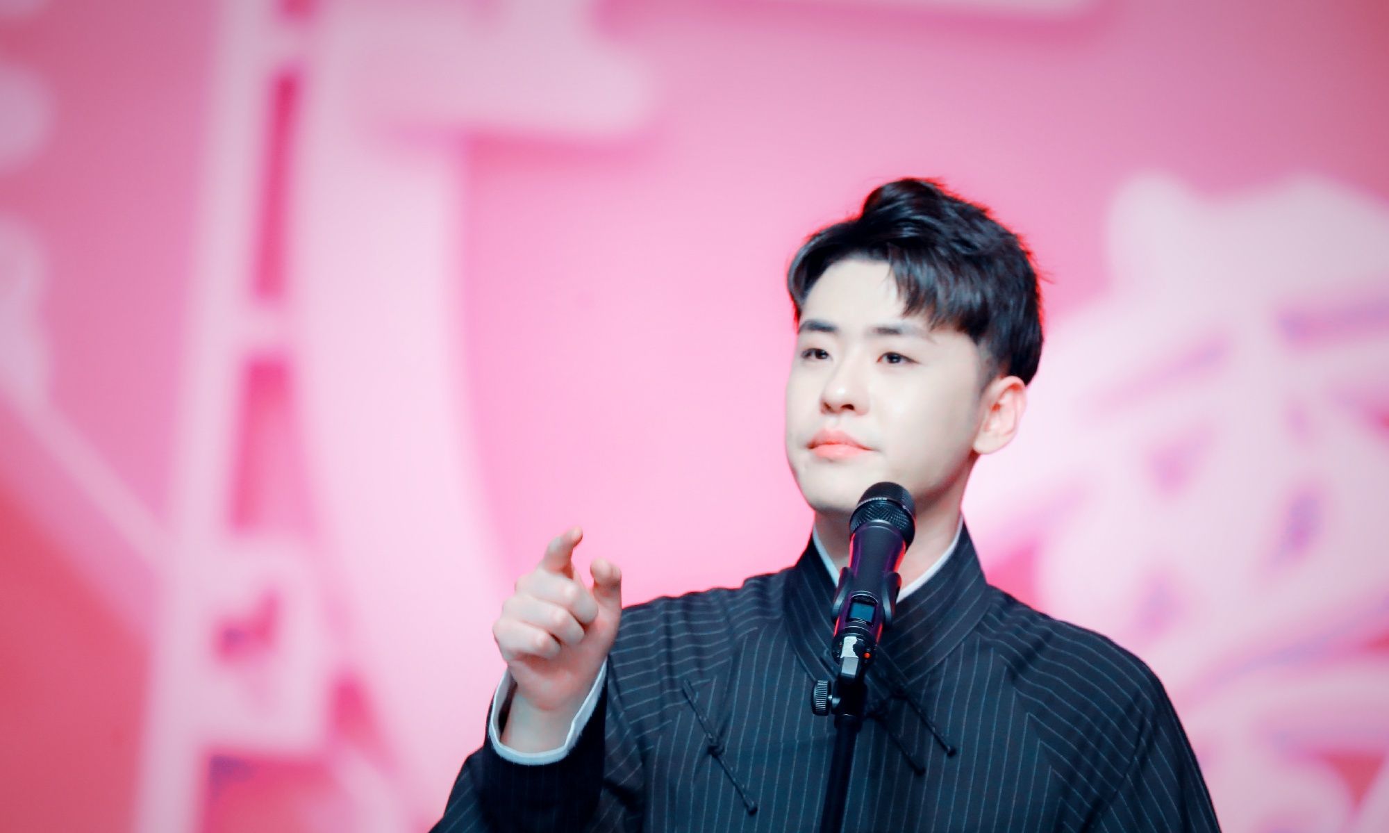 张小辫儿条纹大褂