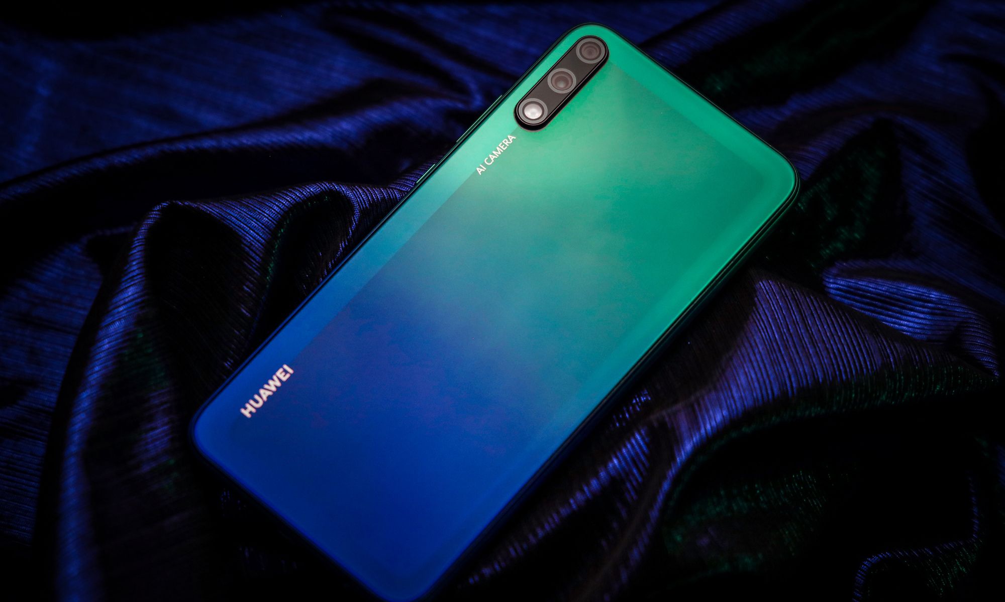 全息幻彩设计639英寸极点全面屏华为畅享10图赏