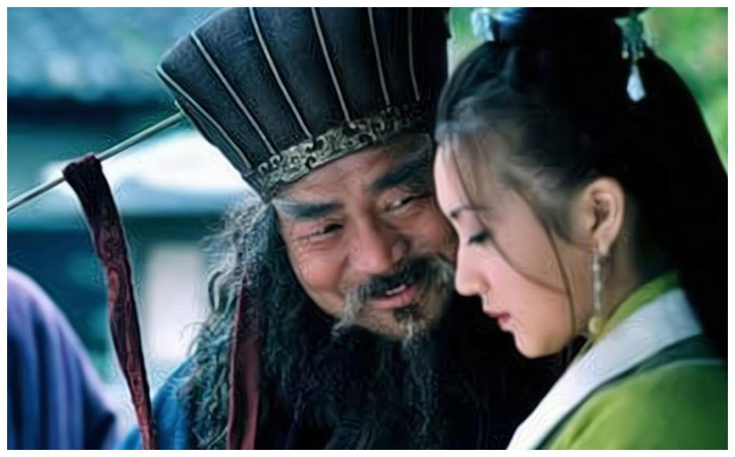 董卓爱美女达到何种地步妃嫔成他的发泄对象大街上随时玩乐