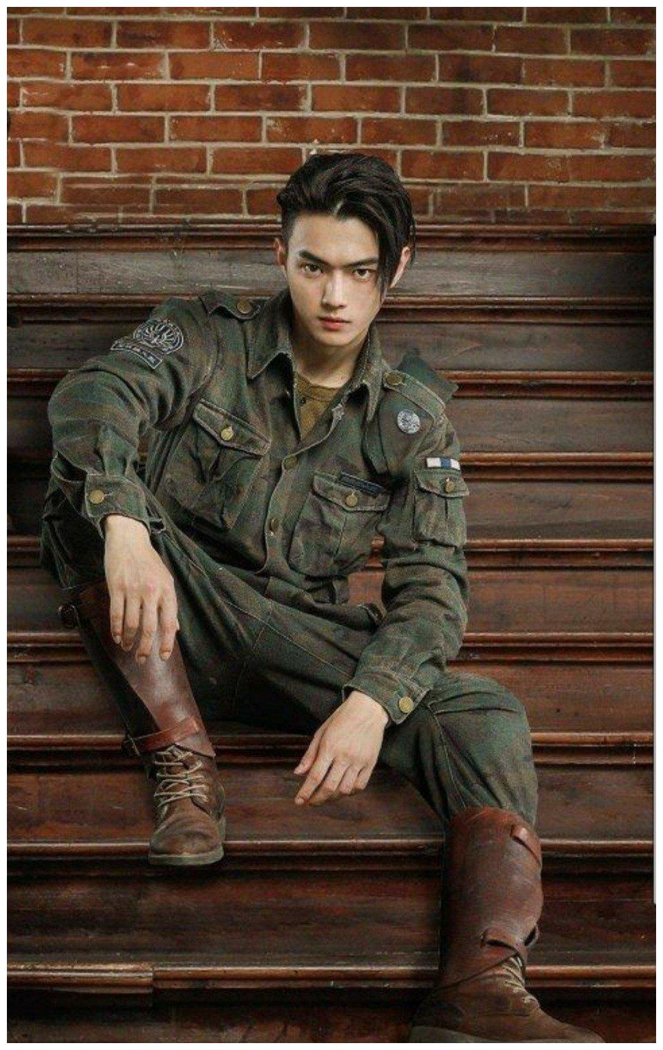 许凯烈火军校播出时间已定军装造型燃翻全场撞档劲敌过瘾