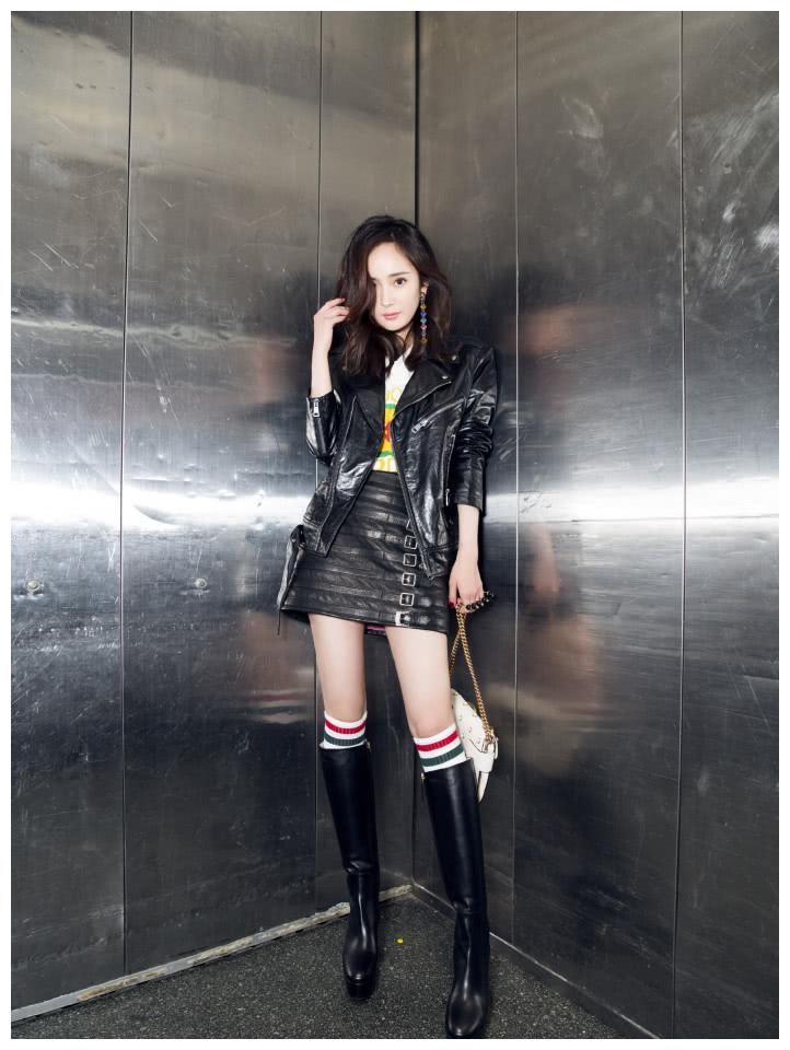 杨幂酷酷皮衣配搞高跟皮靴,性感而优雅
