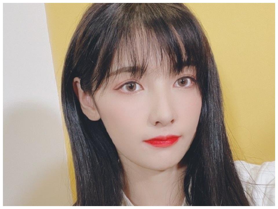 孔雪儿晒the9和硬糖少女合照,全员网红脸,只有许佳琪不一样!