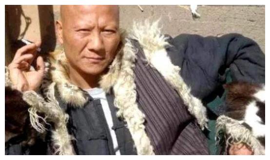 他也曾是高颜值小鲜肉,却因一场变故变丑,演了近三十年金牌反派