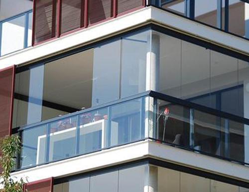 封装阳台万万不要装传统玻璃窗,聪明人都用它代替,美观实用大气