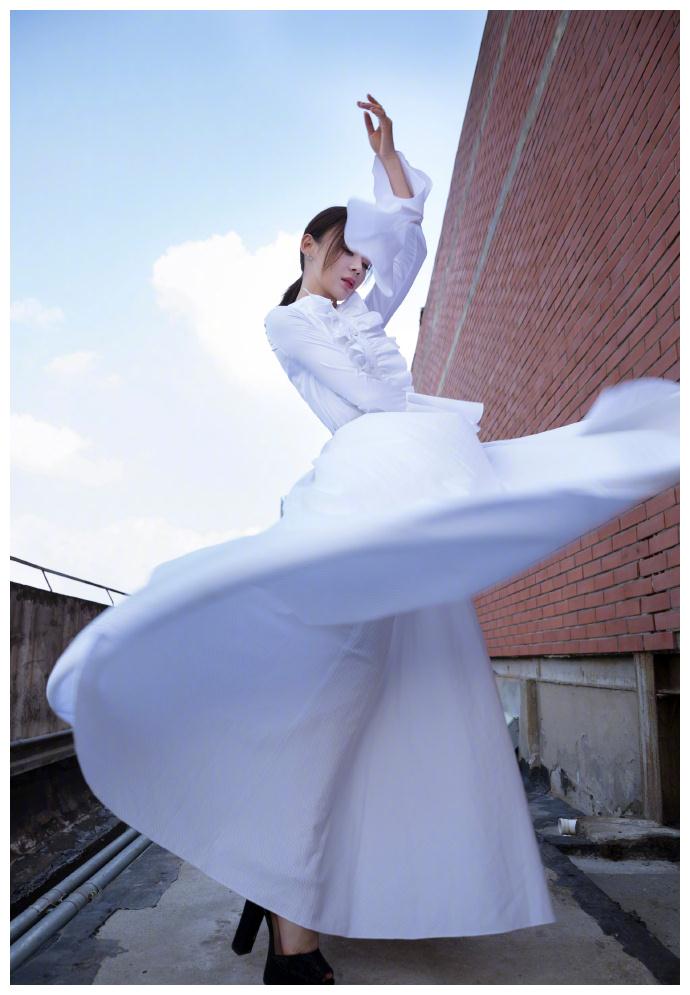 袁姗姗甩裙子小能手