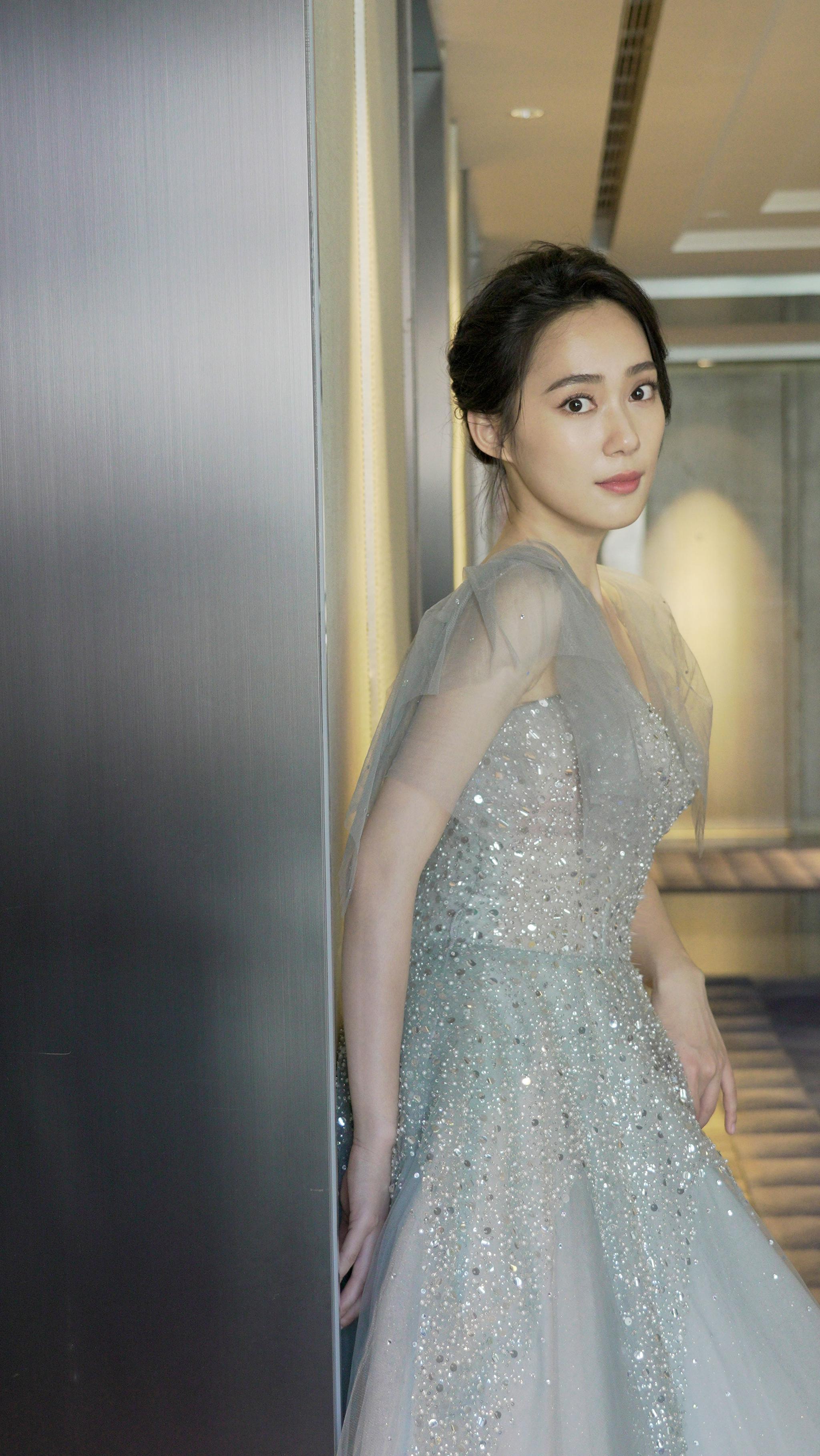 韩聪聪星空礼服 迪士尼在逃公主风写真__财经头条