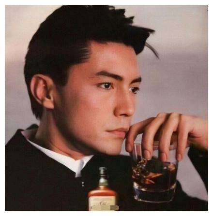 亚洲第一美男尊龙无父无母童年坎坷晚年无妻无子凄凉一生