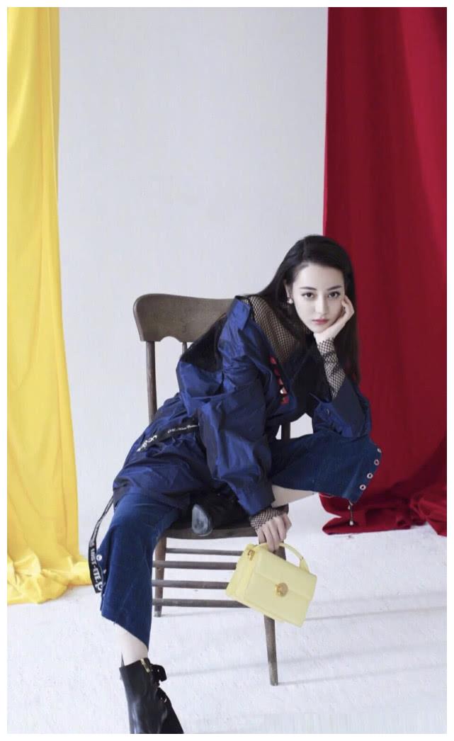 有种霸气叫迪丽热巴的坐姿可盐可甜这声仙女我先叫了