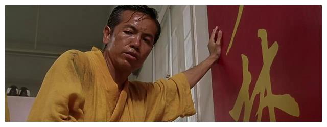 《少林足球》结尾,当四师兄(陈国坤)重伤退场,队友见识到对方的强大和