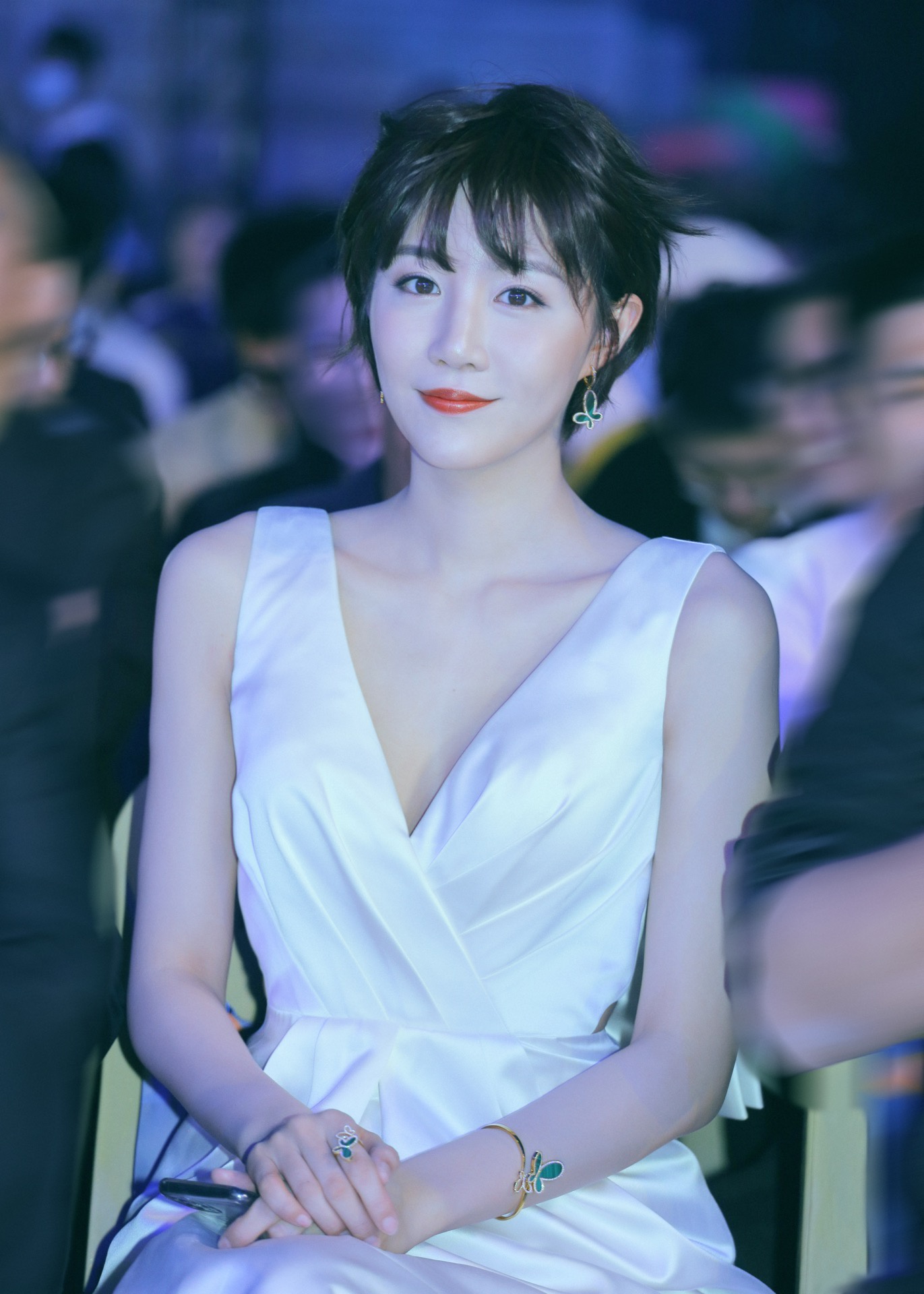 李欣燃出席金南狮盛典露背礼服吸睛《凶案现场》斩获