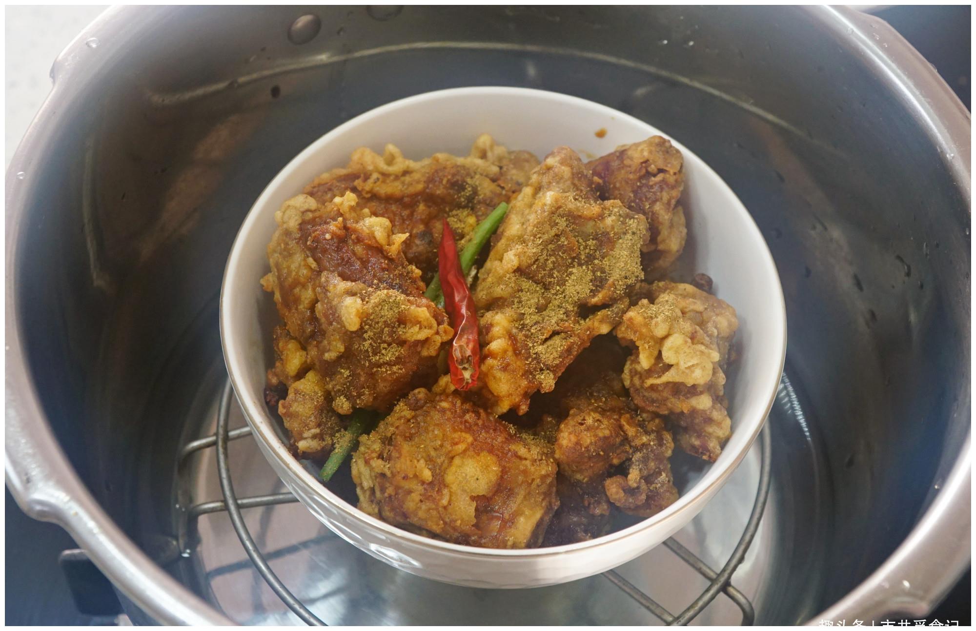 河南的“排骨扣碗”,碰上有多少吃多少,要不是太贵,天天吃不够|排骨|五香粉|面糊_新浪新闻
