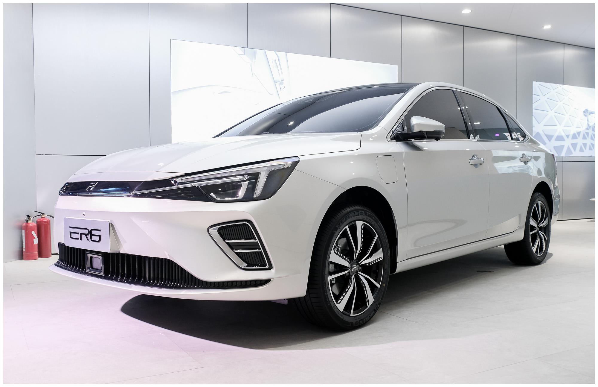 荣威er6内饰官图发布,续航里程可达605km!