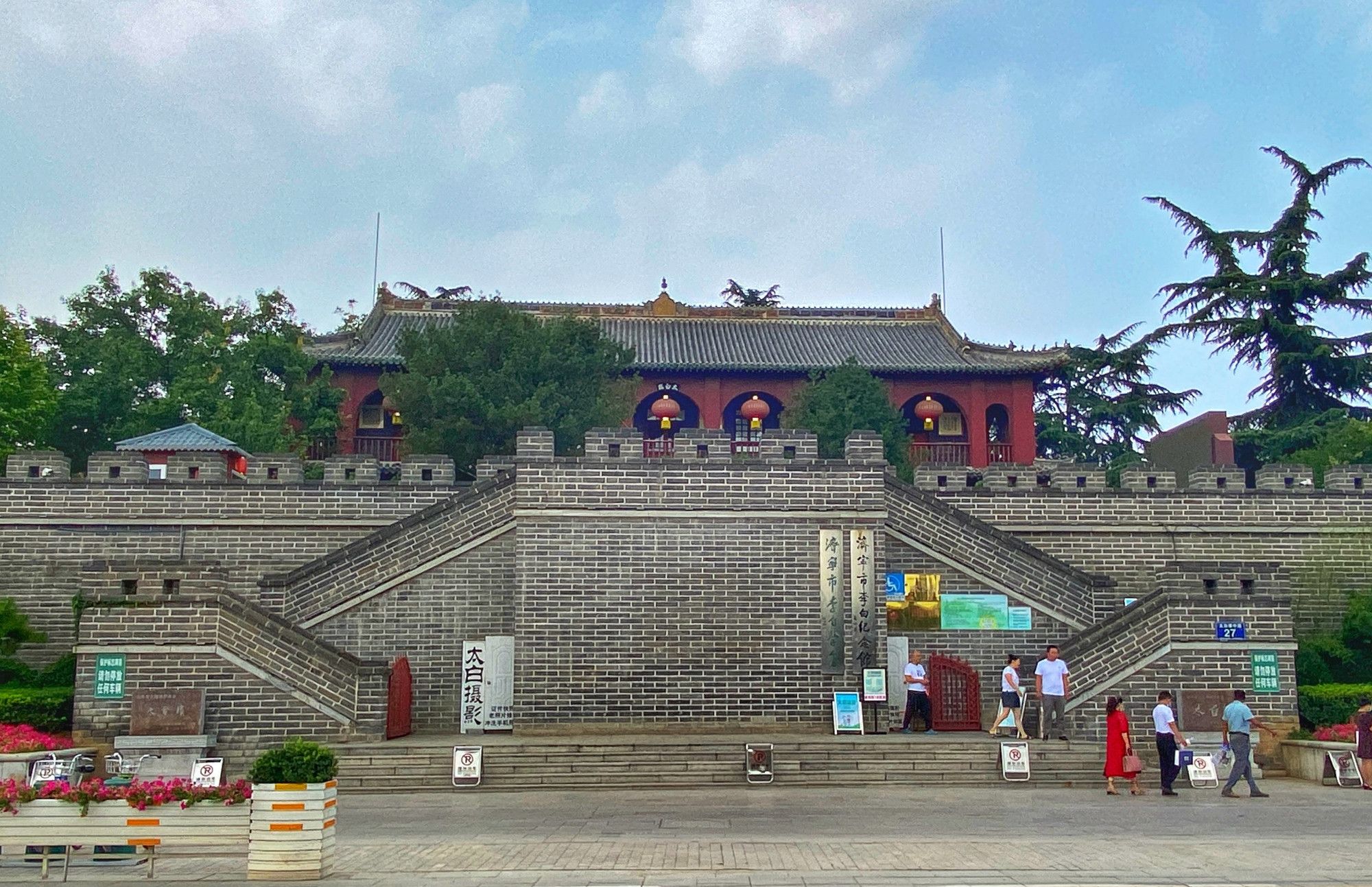 济宁太白楼在古代其实是一座酒楼,因李白每日在此饮酒赋诗而成名