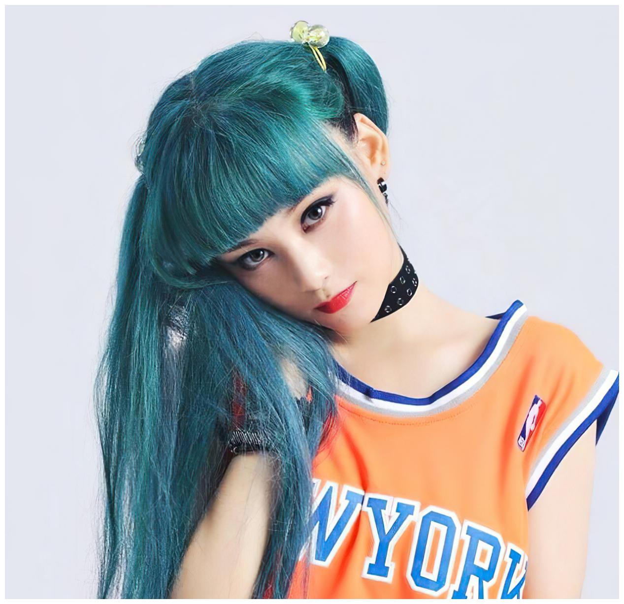 从"小太妹"一角,到"女黑客"的尚语贤,都是给人一种浓妆艳抹的形象,殊