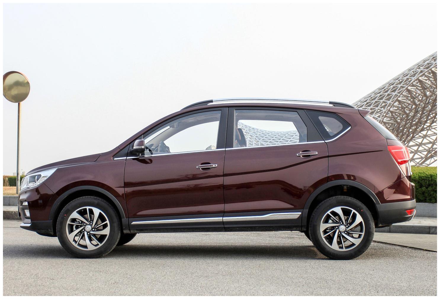 奔驰gls体面有档次车身整体动感协调非常的打眼