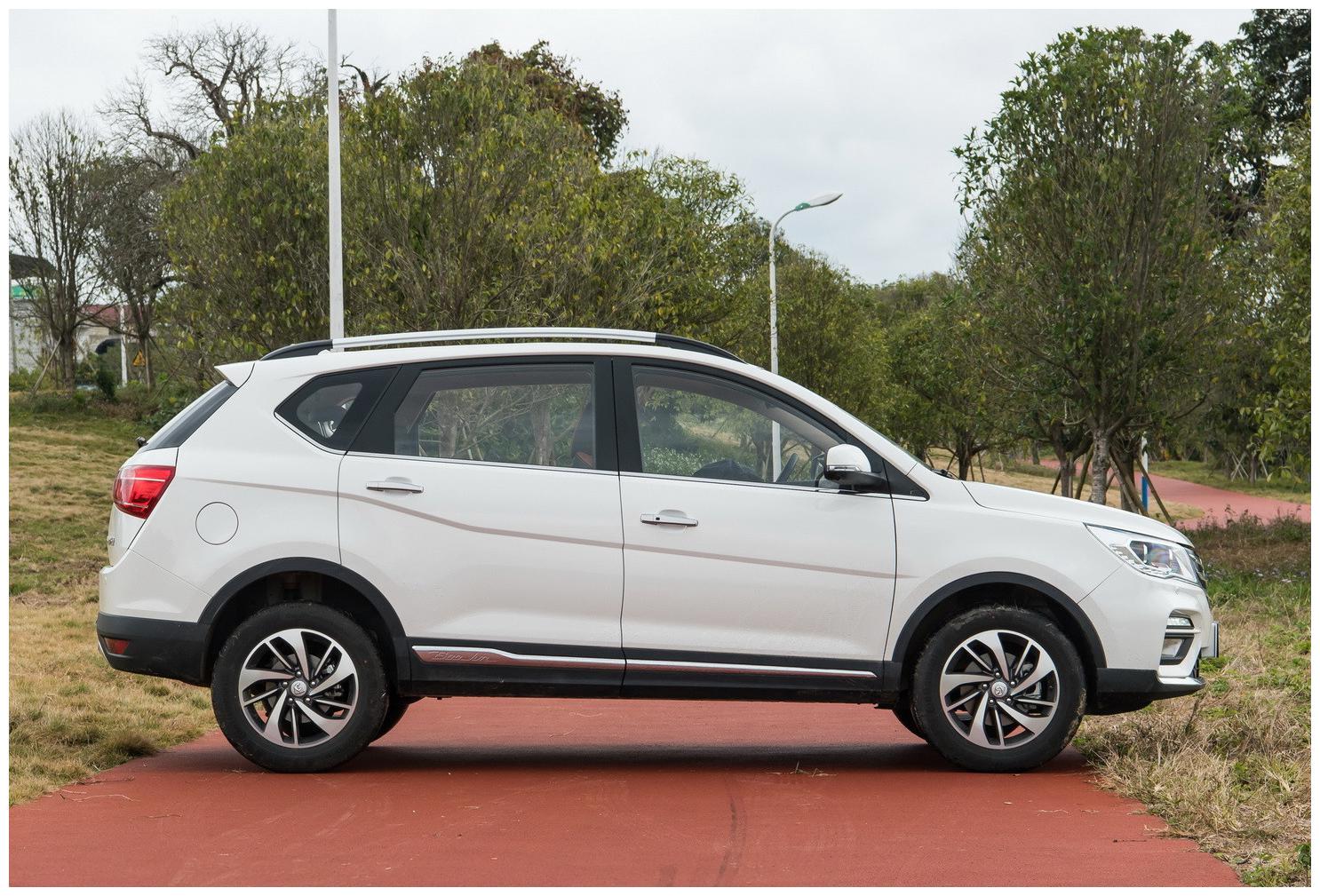 奔驰gls体面有档次车身整体动感协调非常的打眼