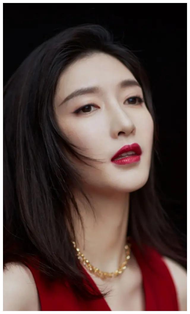 胡歌前女友江疏影名字的由来