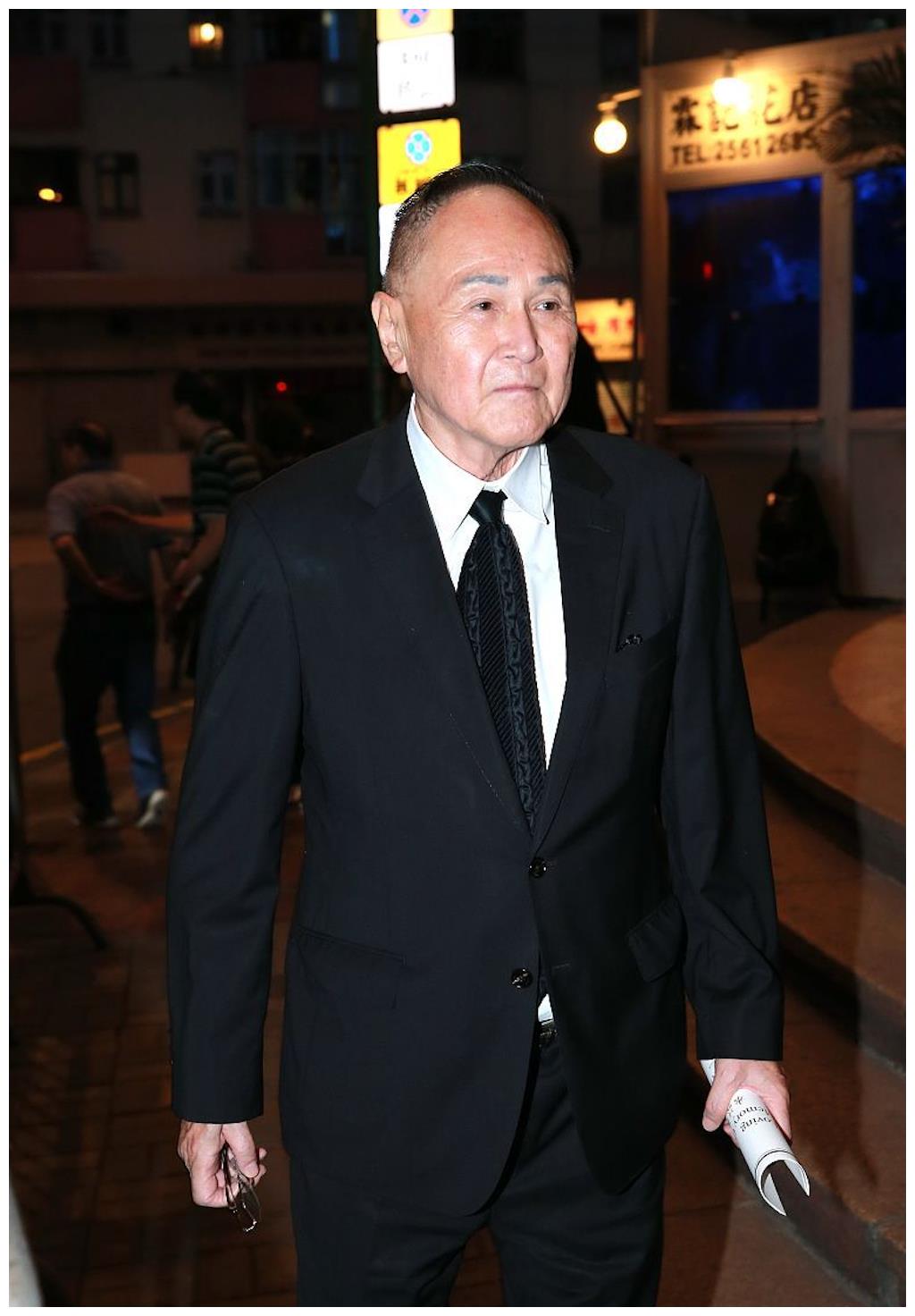 84岁赵世曾再交新女友,打扮年轻保持活力,至今仍在寻觅最后伴侣