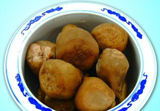 老奶奶街边卖“廉价”菜，不识货的嫌弃，我花50元连篮子承包了！休闲区蓝鸢梦想 - Www.slyday.coM