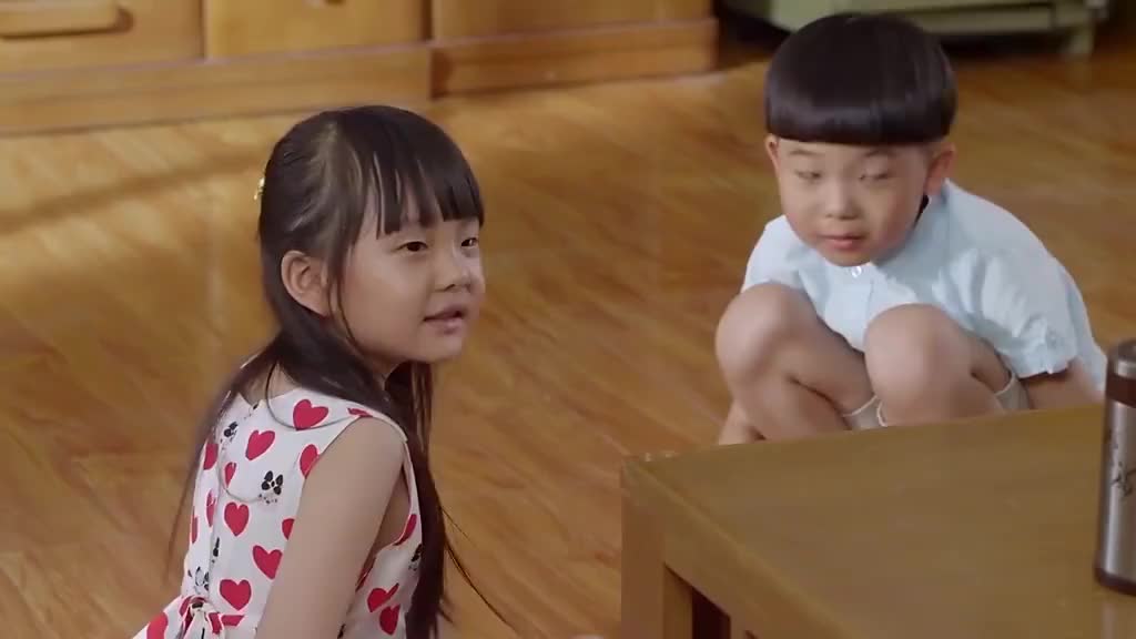 平凡岁月:大雅大老远来北京还给李夏带来了礼物,李夏很高兴