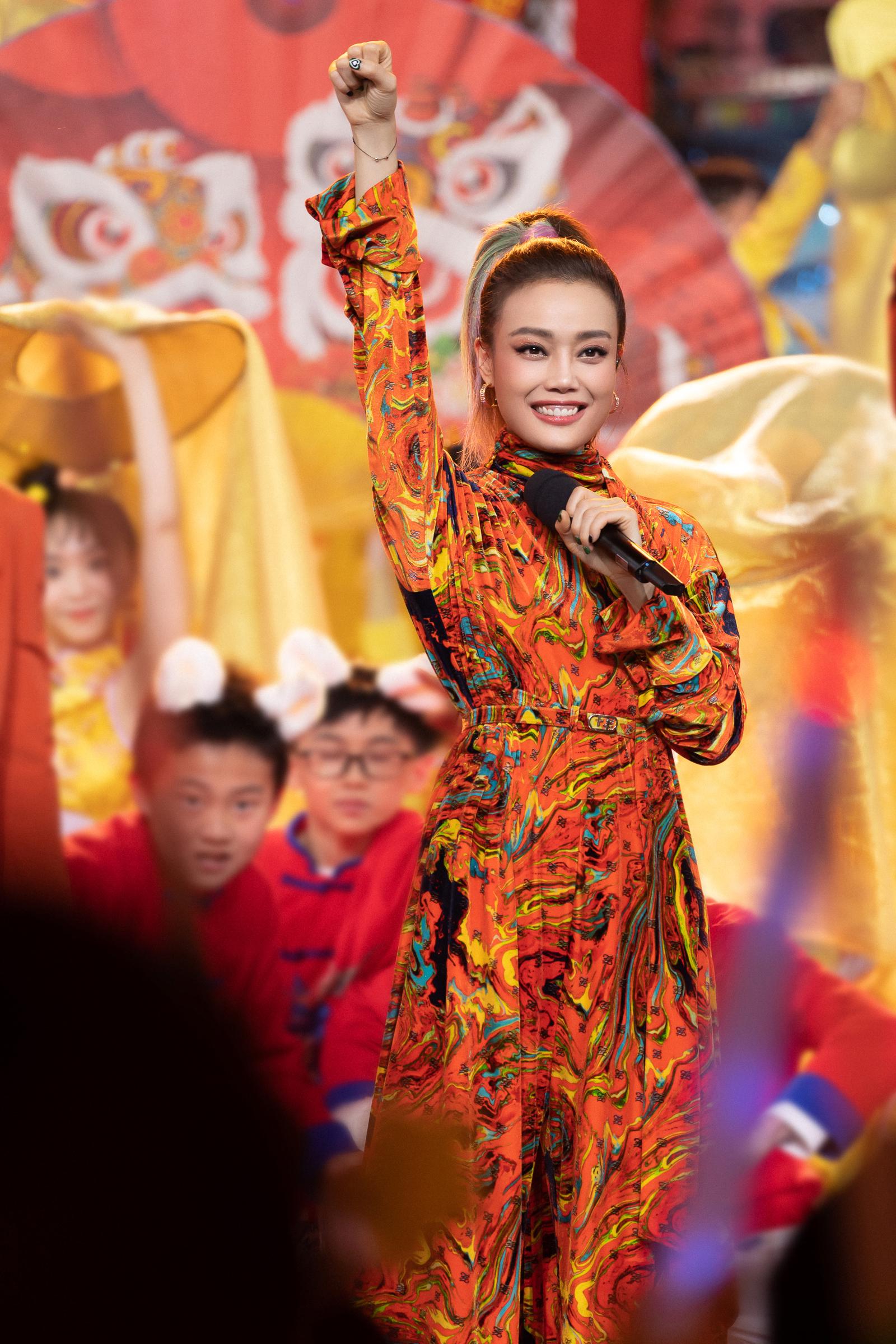 容祖儿广东卫视虎年湾区春晚献唱 助燃新年气氛|虎虎生威迎春歌|亚亚