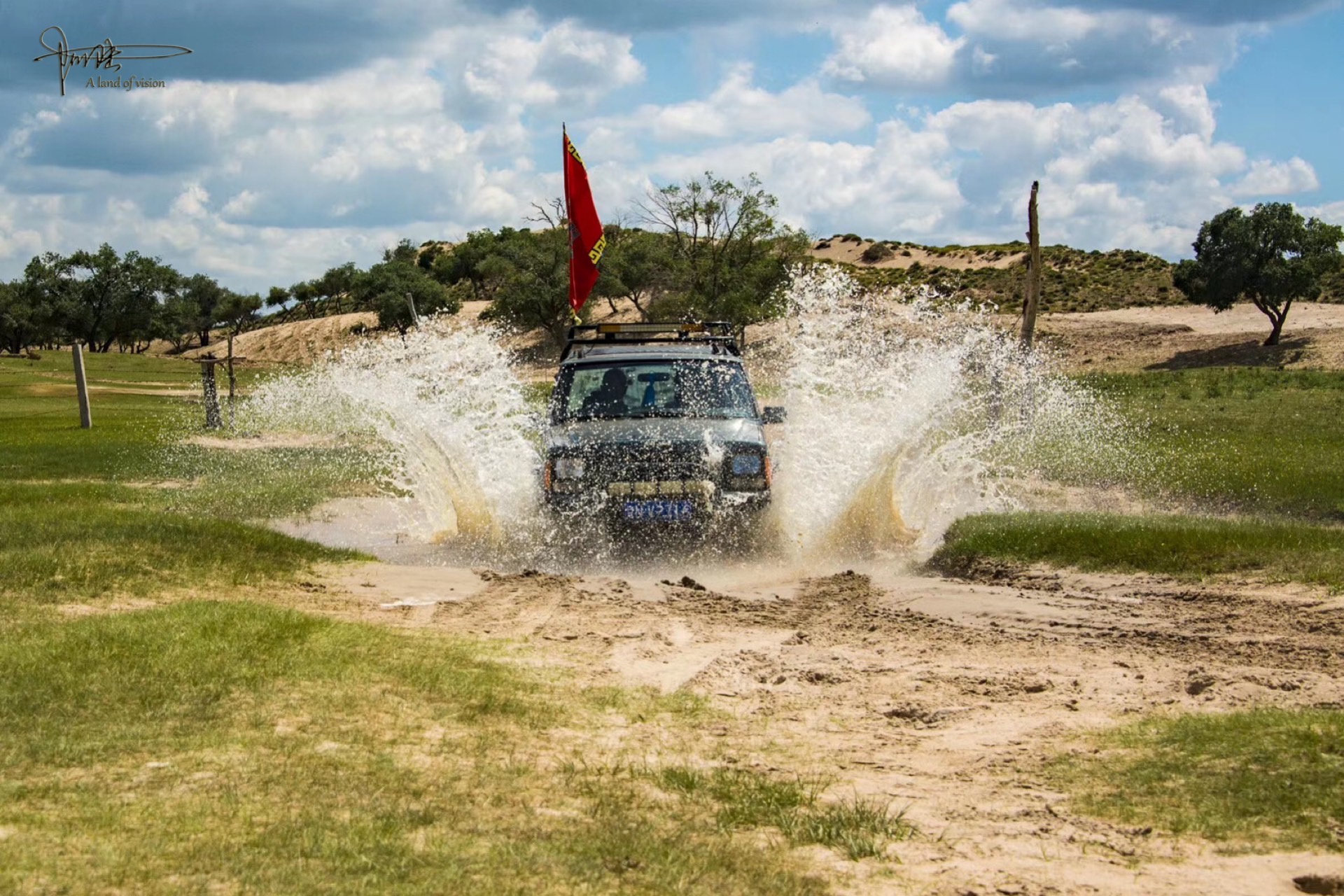 如果你有真正的越野车,一定要到内蒙古的沙地飚一下