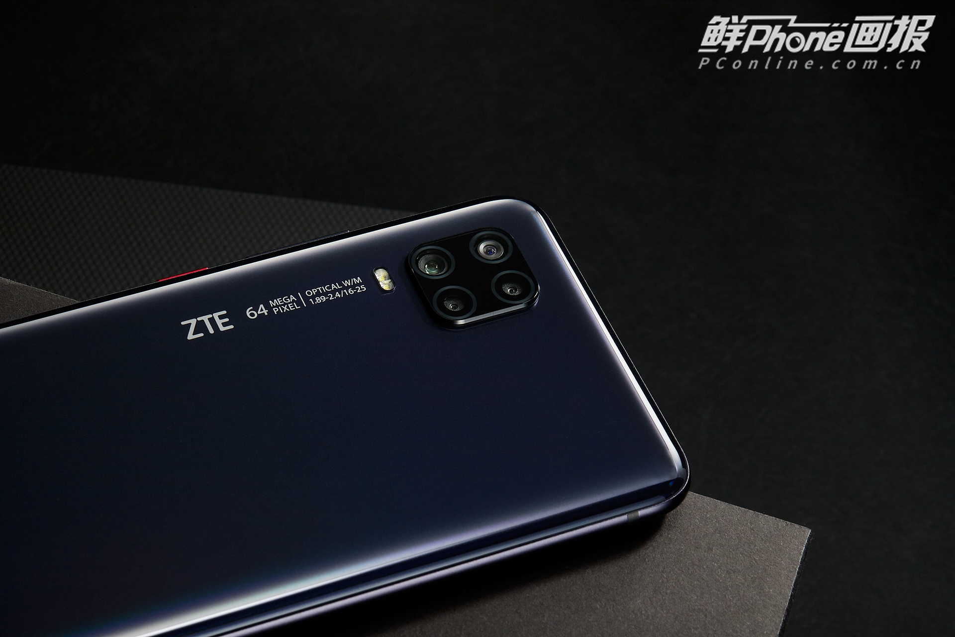 中兴天机axon11图赏深弯曲面玻璃柔美玲珑设计