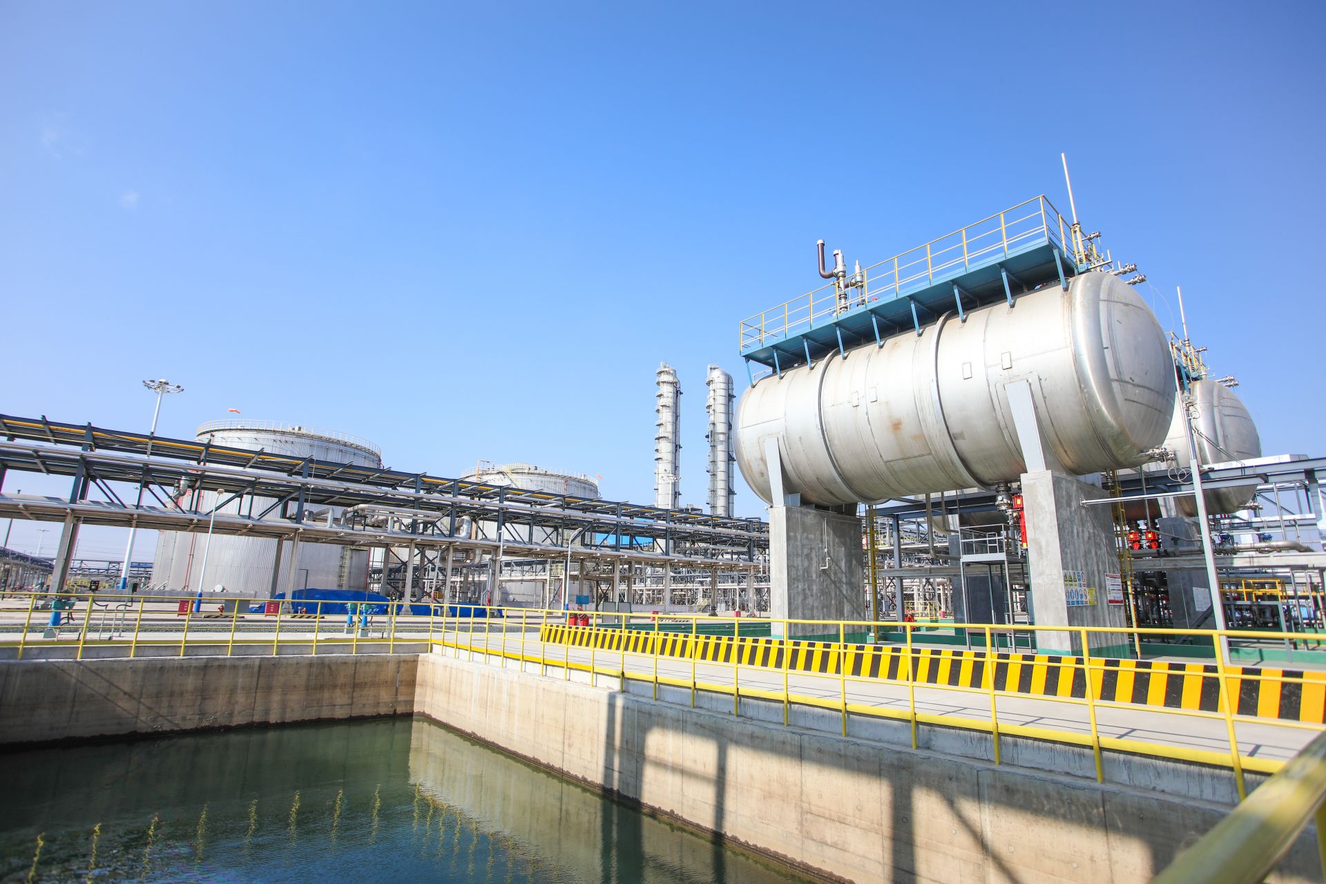 实拍青岛海湾化学厂区,老牌化工企业新腾飞