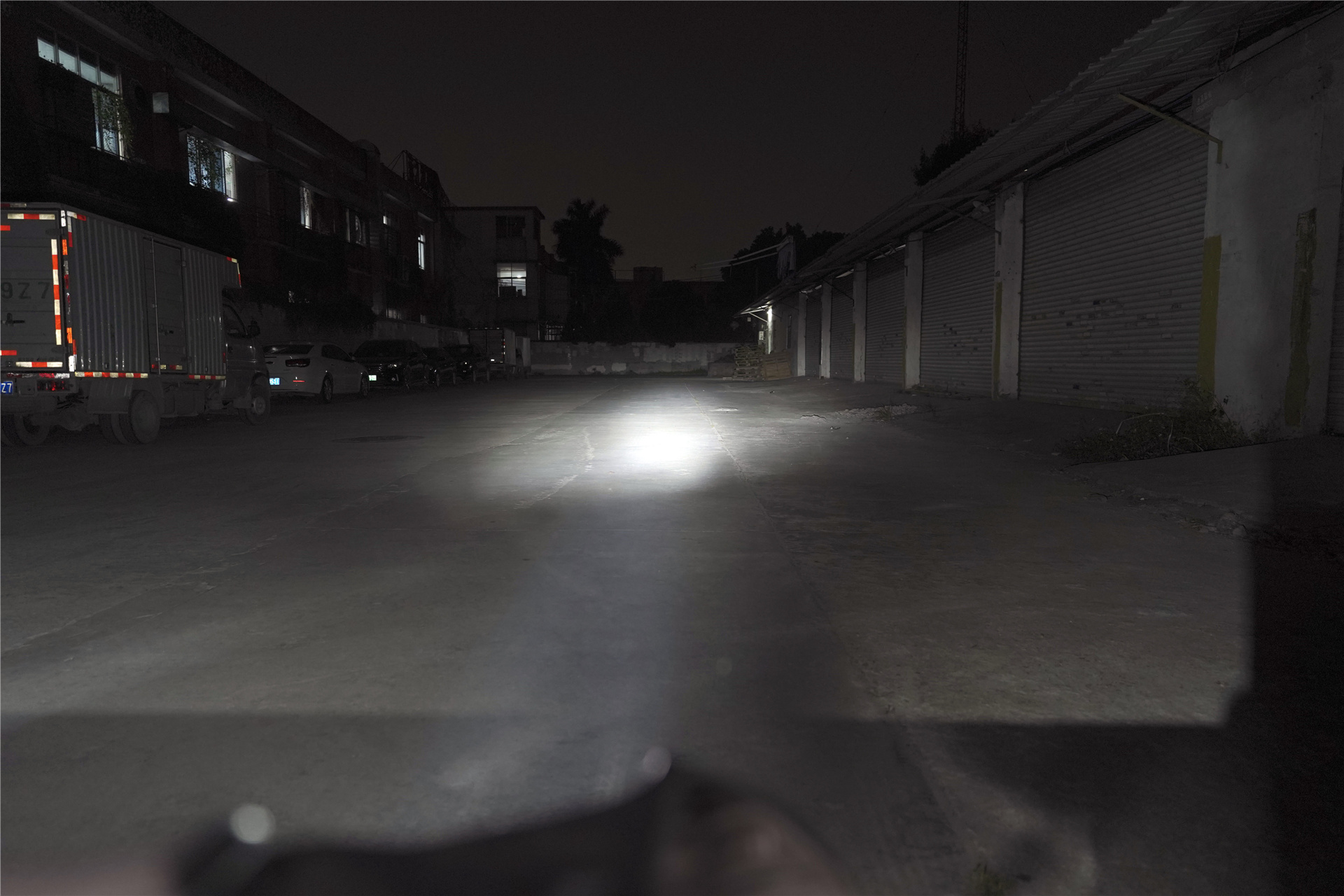 反杀远光狗?先看懂卤素灯,led灯与led透镜的区别吧!