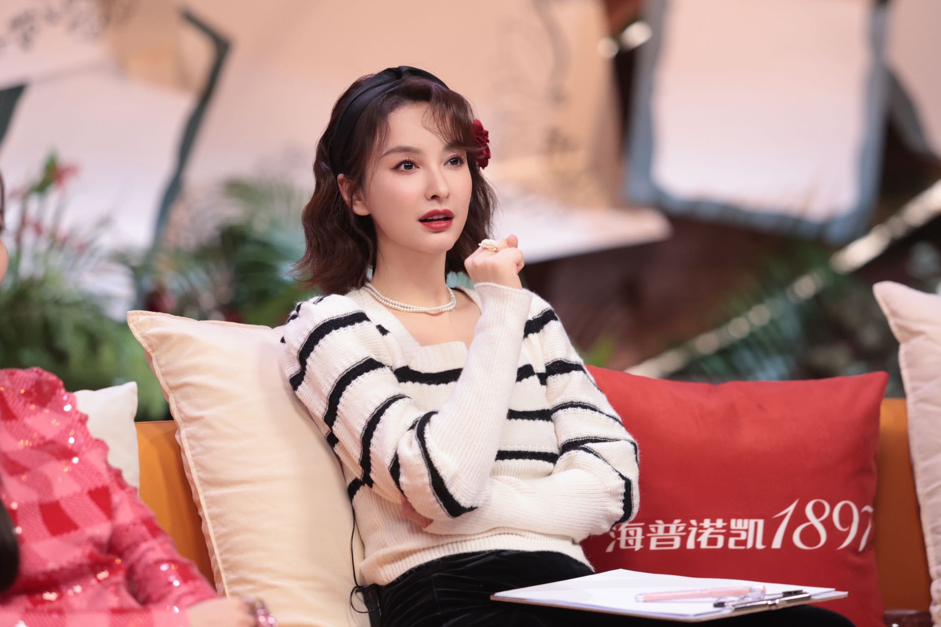 吴昕春日迟迟再出发以女性视角谈友情通透表达展多维度思路