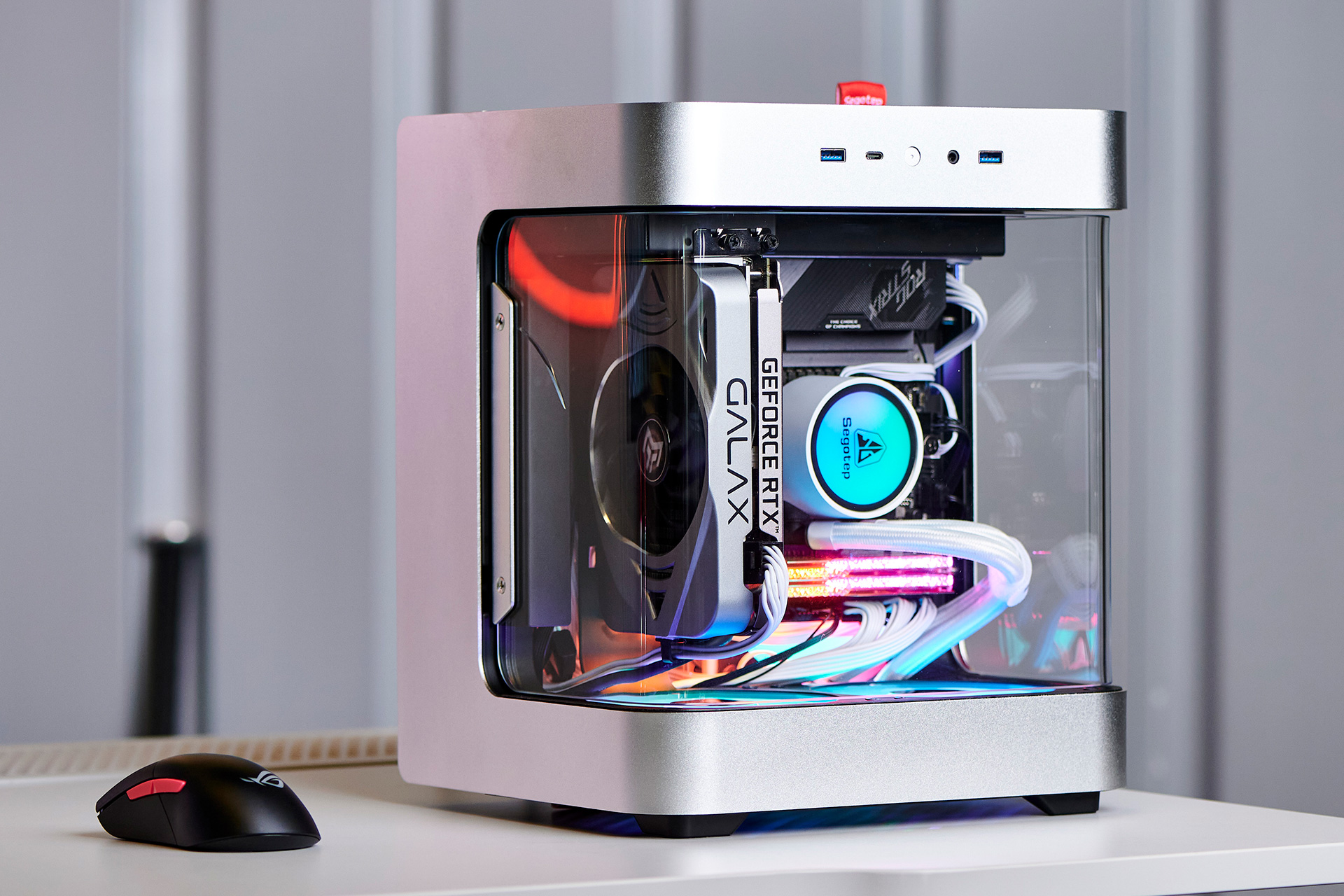 出道即颜值巅峰鑫谷斜杠青年itx机箱