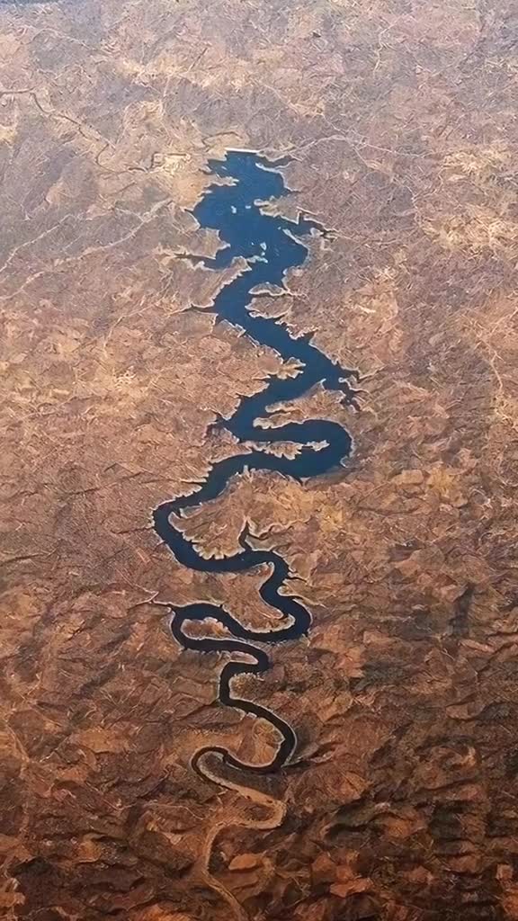 世界上没有龙,那么这条像龙的河,是怎么形成的呢