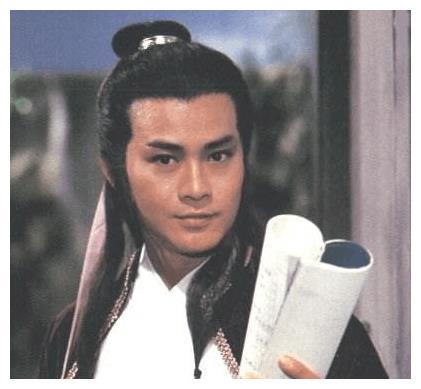 慕容复石修8岁做童星39岁为儿子退圈今与妻子恩爱51年