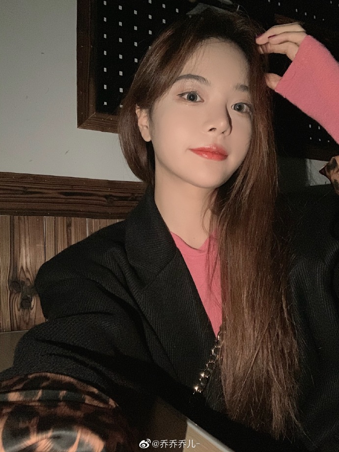 美女网红模特乔乔乔儿迷人写真美照