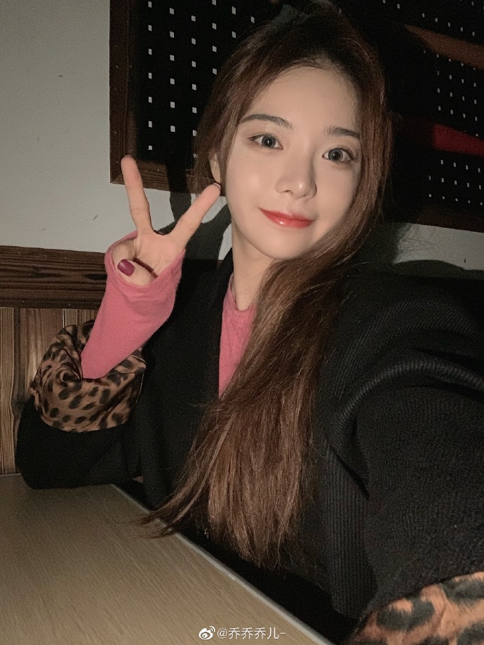 美女网红模特乔乔乔儿迷人写真美照