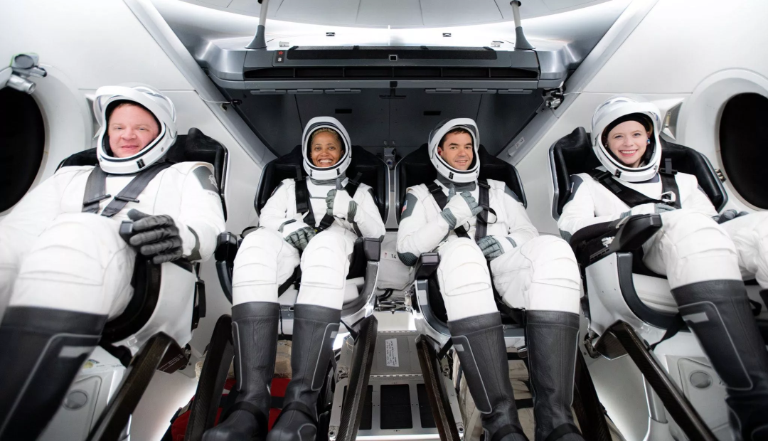 SpaceX再次创造历史，全平民太空任务发射成功！休闲区蓝鸢梦想 - Www.slyday.coM